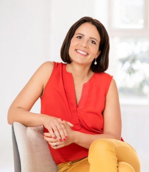 Dr. Nora Thies Coaching Dr. Nora Thies – begleitet Frauen im Umbruch („Jetzt bin ich dran“) & leitet den Bereich Mentale Gesundheit bei der SmilingFit GmbH. 5 Jahre Coaching-Erfahrung.